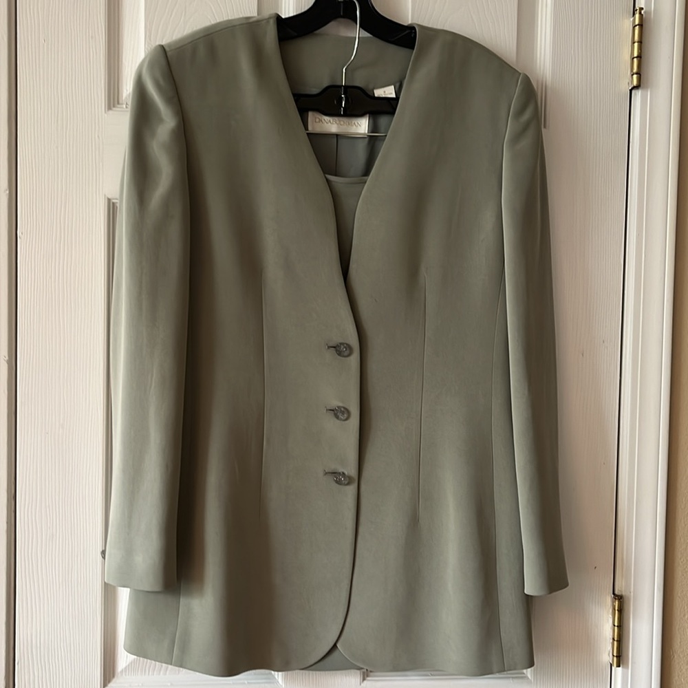 Like new Dana Buckman 2-pc silk suit sage green sz 8 basic, classic, minimalist
